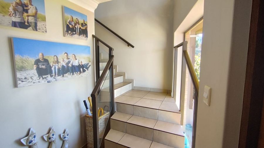 6 Bedroom Property for Sale in Stilbaai Wes Western Cape